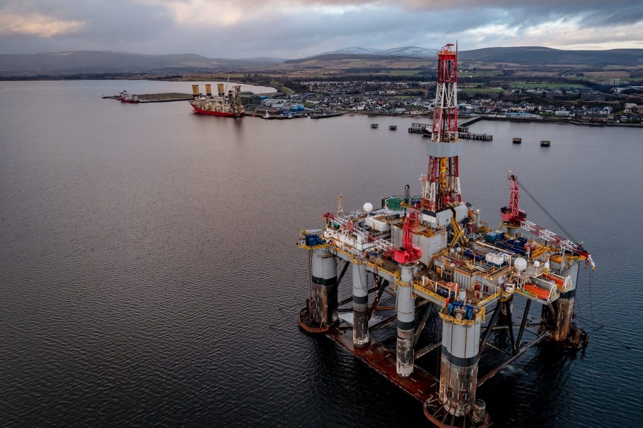 oil-rig-at-port-e1674741523466